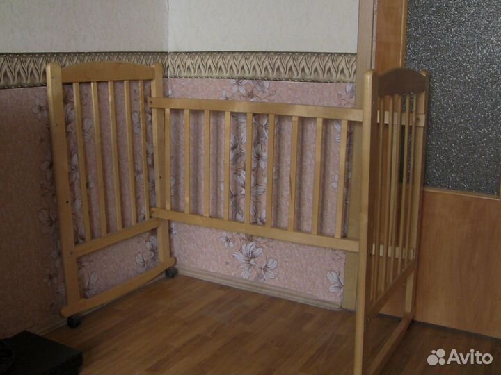 Деревянная кроватка с кокосовым матрасом