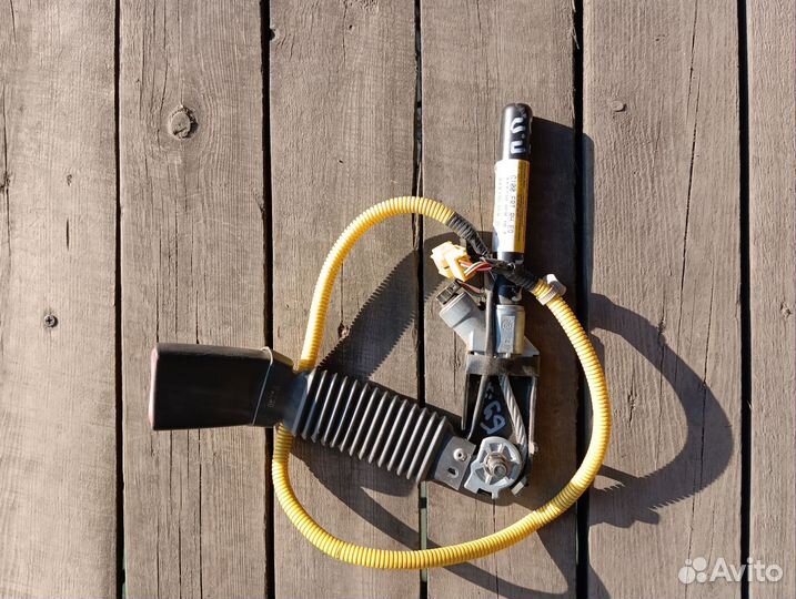 Замок правого ремня безопасности Captiva C100