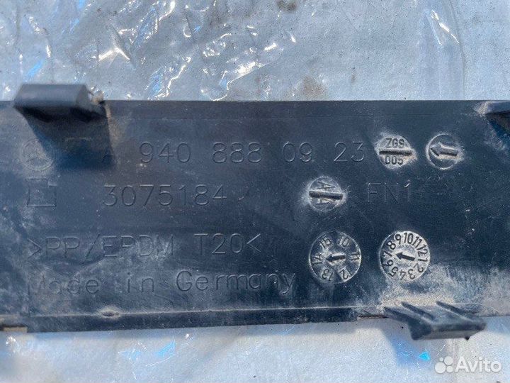 Накладка решетки капота Mercedes-Benz