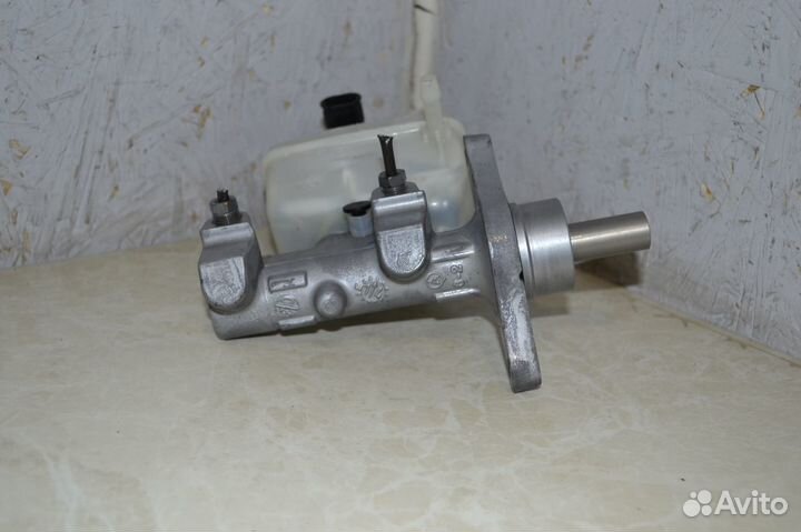Главный тормозной цилиндр Renault Duster