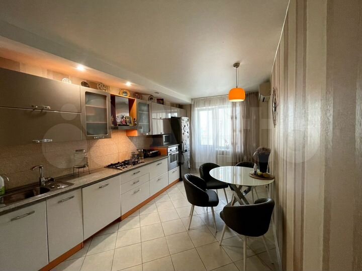 3-к. квартира, 90 м², 8/10 эт.