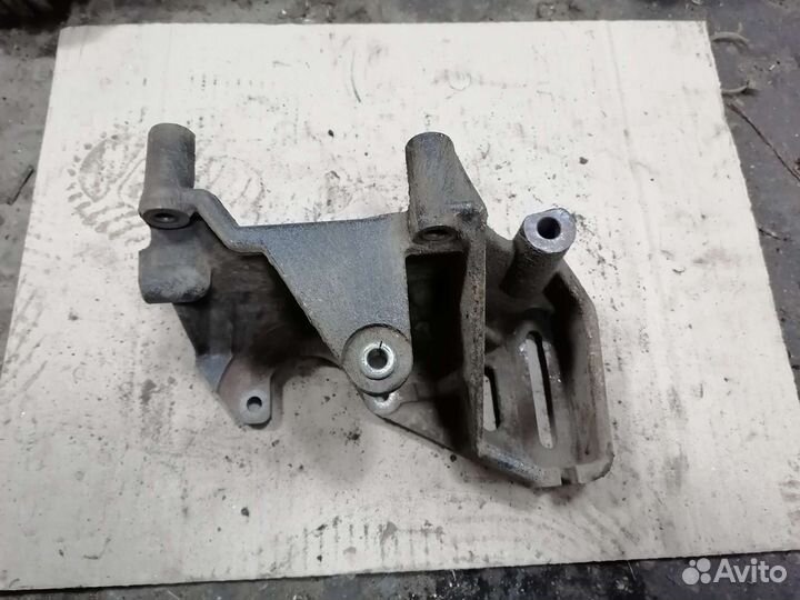 Кронштейн генератора Mitsubishi Pajero pinin