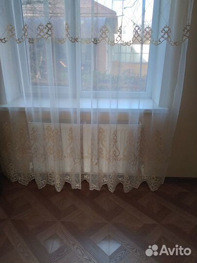 Тюль с золотистой вышивкой