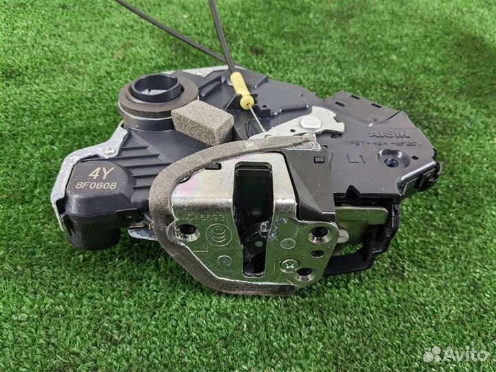 Замок двери передней левой Suzuki Grand Vitara 20