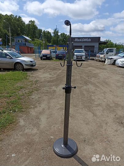Вешалка для одежды напольная металлическая