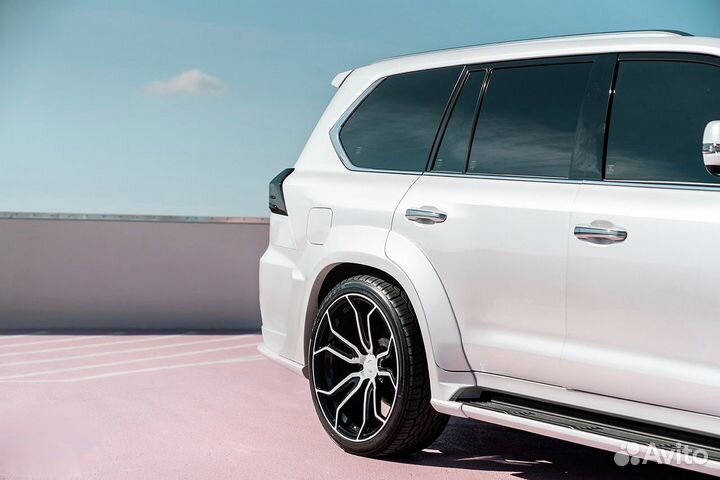 Кованые диски R22 GT Performance на Lexus LX 570