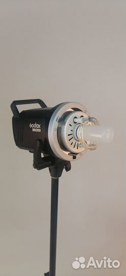 Студийная вспышка godox