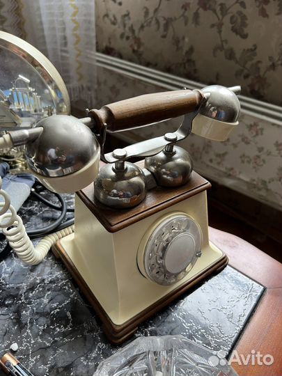 Винтажный телефон