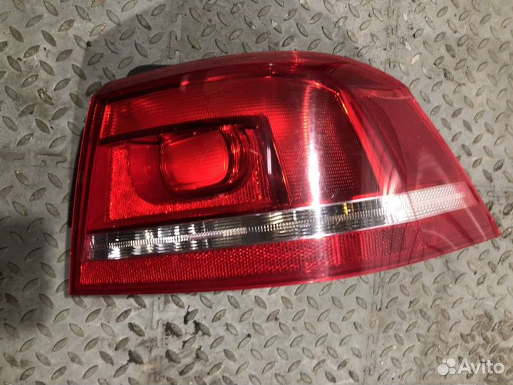 Фонарь задний правый наружный (Volkswagen Passat)
