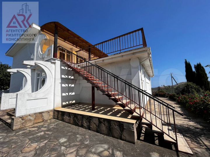 Дом 215 м² на участке 15 сот.