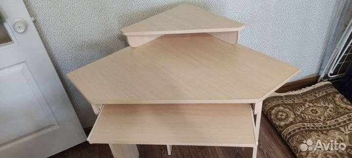 Компьютерный / письменный стол угловой