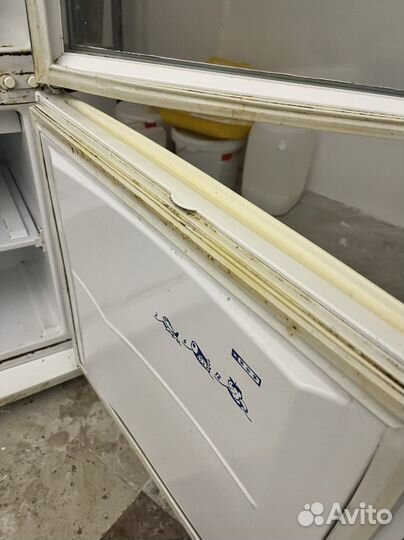 Холодильник вертикальный Работает