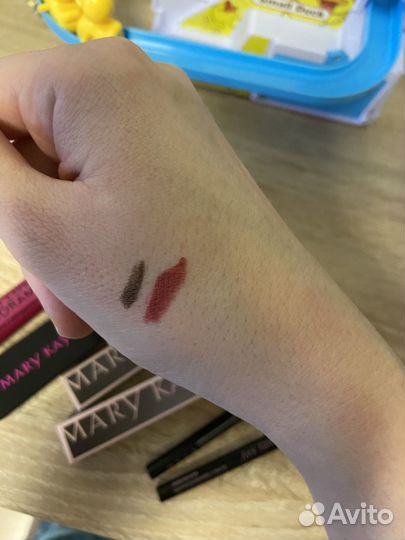 Тушь для ресниц, карандаши для губ и глаз