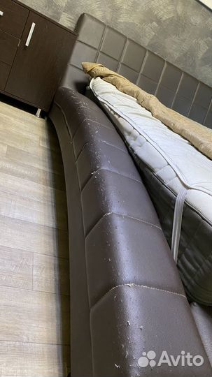 Кровать двухспальная с матрасом