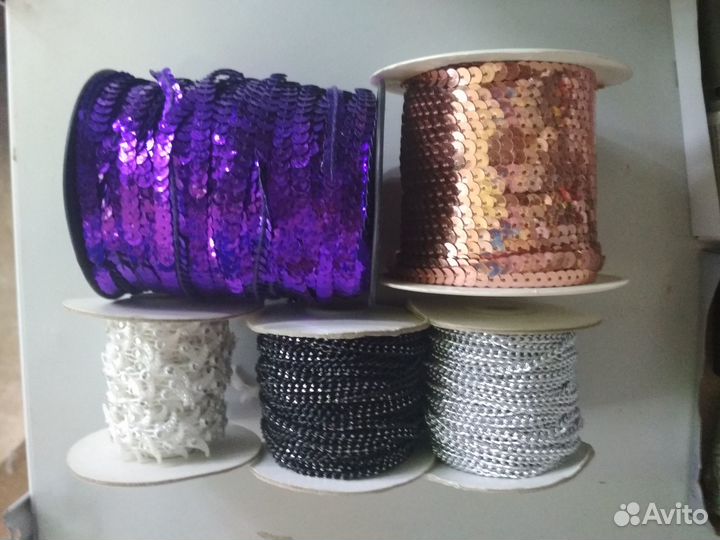 Швейная фурнитура.(нитки.молнии.иголки. и т.д)