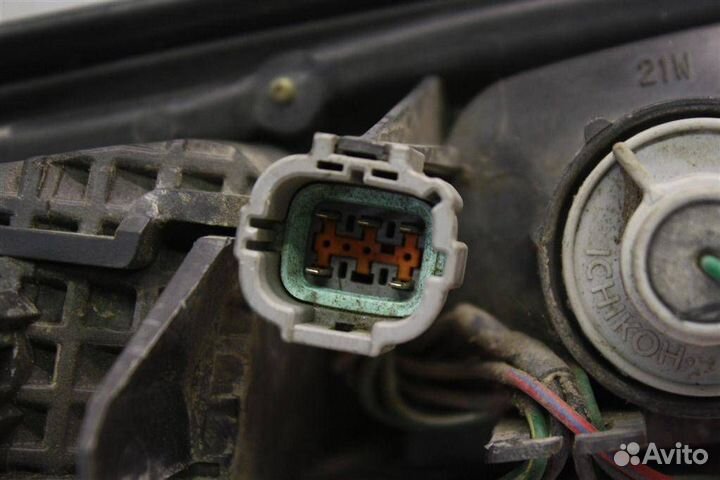 Фонарь задний левый Nissan Cube (1998 - 2003)