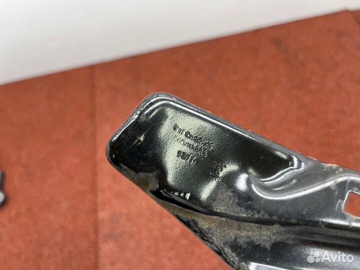 Кронштейн панели передний правый Skoda Kodiaq NS7