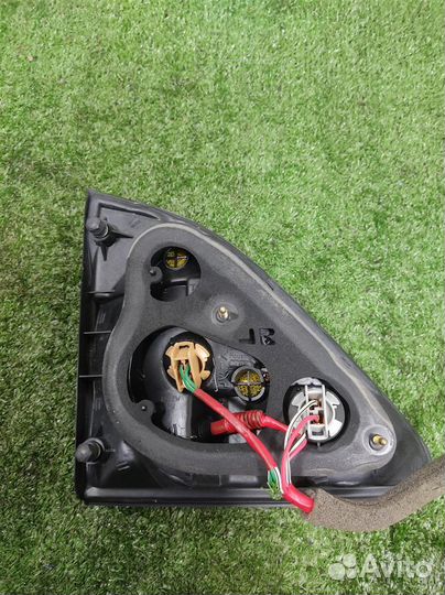 Фонарь задний внутренний правый Lexus RX300 (MCU1