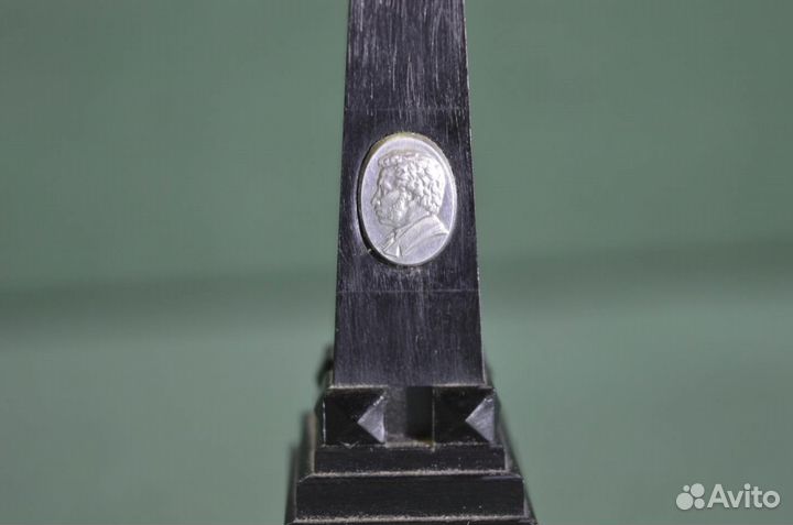 Стела статуэтка настольная композиция 