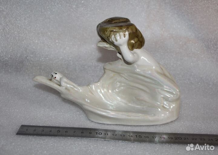 Фарфоровые статуэки