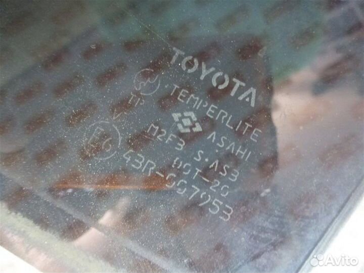 Стекло двери заднее левое Toyota Prius NHW20