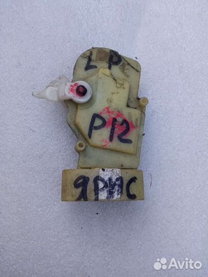 Toyota Yaris активатор замка двери