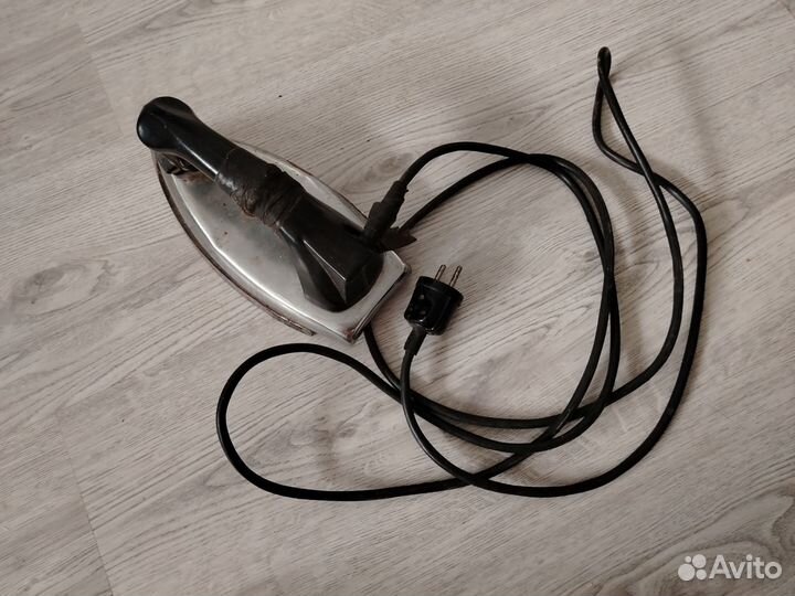 Чугунный советский утюг