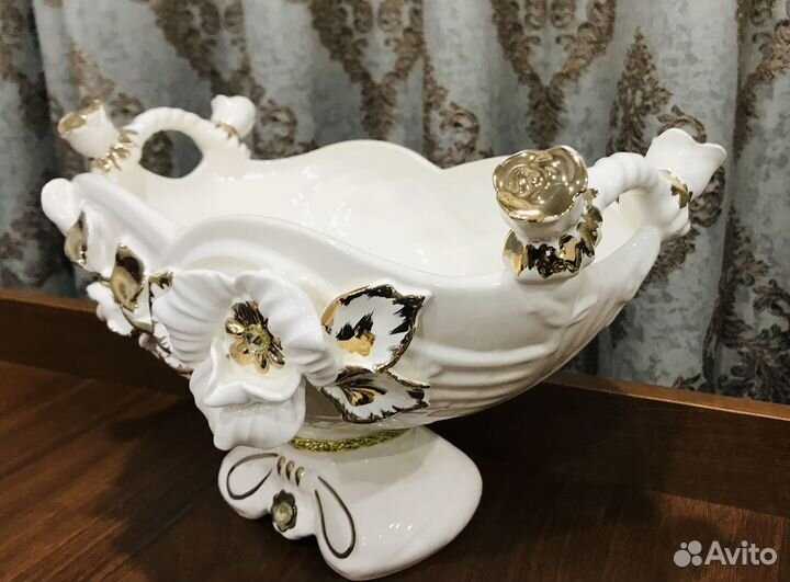 Фруктовница новая на ножке фарфоровая