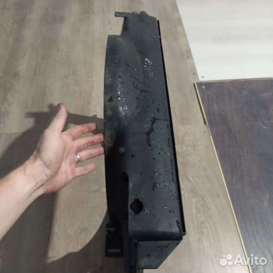 Диффузор радиатора BMW e38