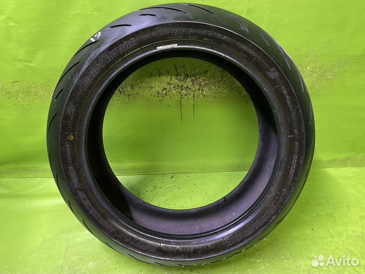 Мотошина 200 55 17 Bridgestone Battlax S22R