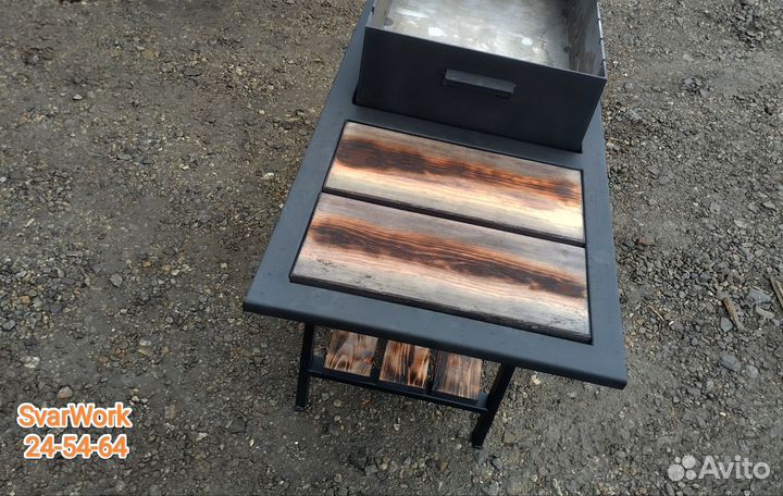 Мангал стационарный с полками из дерева