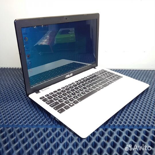 Ноутбук Asus X552E