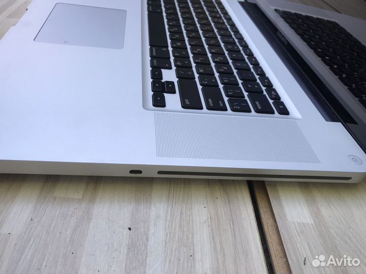 Apple MacBook Pro 17