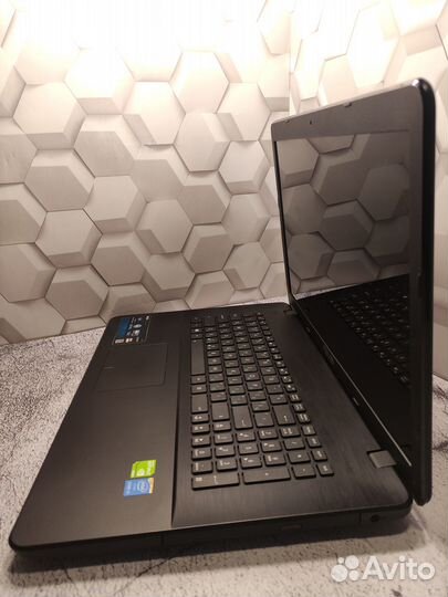 Игровой Asus c SSD/17 Дюйма/1TB HDD/Nvidia 940M