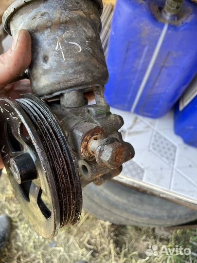 Насос гур toyota vitz 4431052011