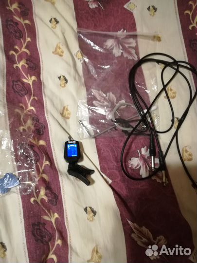 Электро гитара. Чёрно-белая