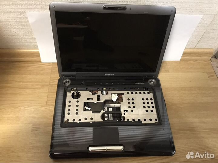 Ноутбук Toshiba A300 по частям