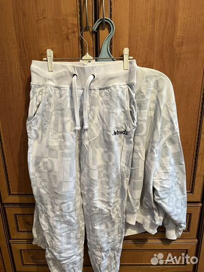 Спортивный костюм женский