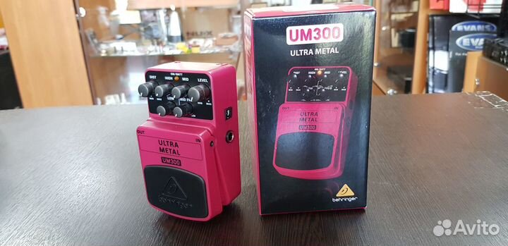 Behringer UM300 - педаль эффектов 