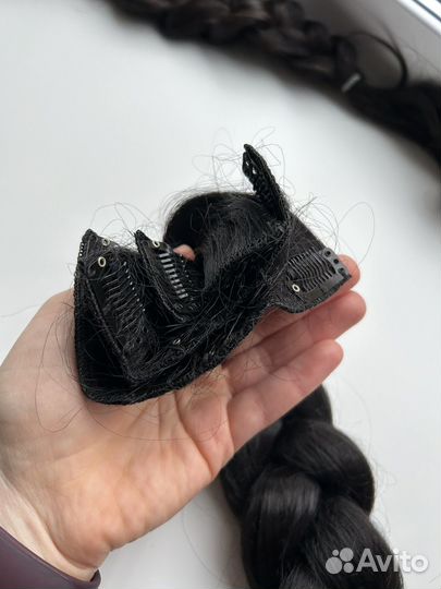 Волосы на заколках трессы