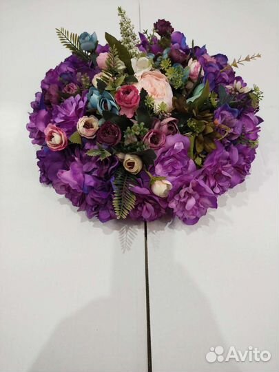 Композиция из искусственных цветов для свадьбы
