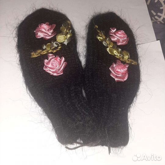 Варежки из мохера с вышивкой