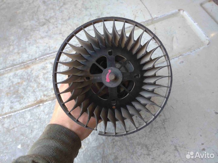 Моторчик отопителя Бмв е34