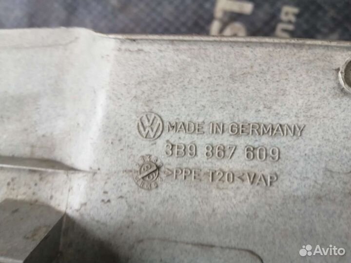 Обшивка крышки багажника Volkswagen Passat B5