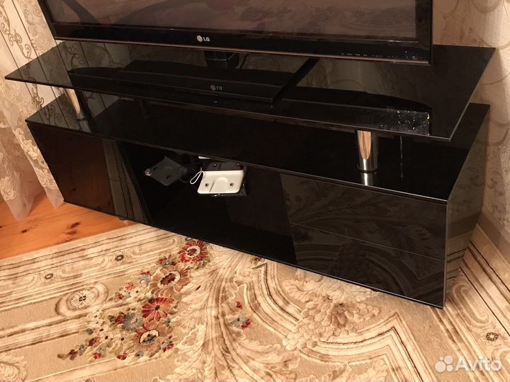 Стеклянная тумба под тв