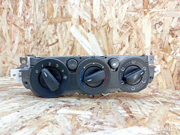 Блок управления отопителем Ford Focus 2 1.6
