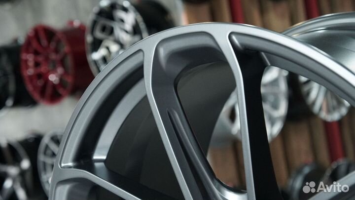 Литые диски R22 на Porsche Cayenne. Эфф1