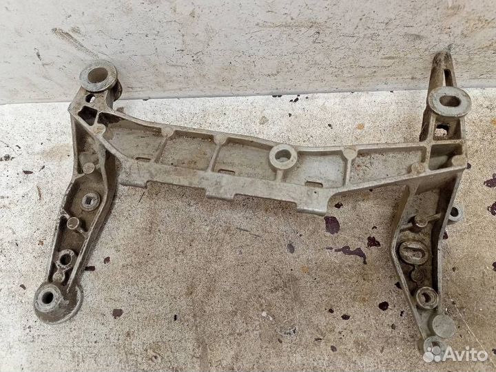 Кронштейн компрессора пневмоподвески 7L0616879