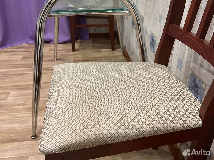 Стол со стульями