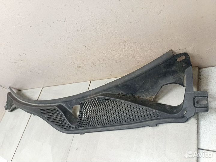 Водосток лобового стекла (жабо)